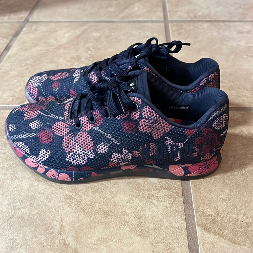 Women’s No Bull floral pattern size 8.5